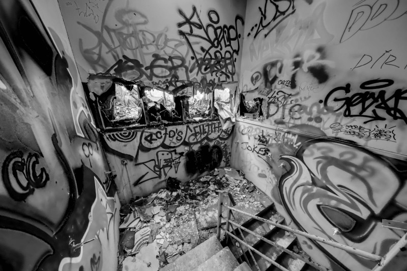 R1 12298bw